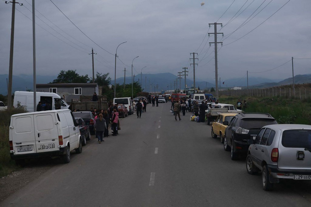 Menekülnek az örmények Hegyi-Karabahból