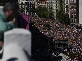 Több tízezren tiltakoztak a katalán függetlenségi pártok amnesztiakövetelése ellen