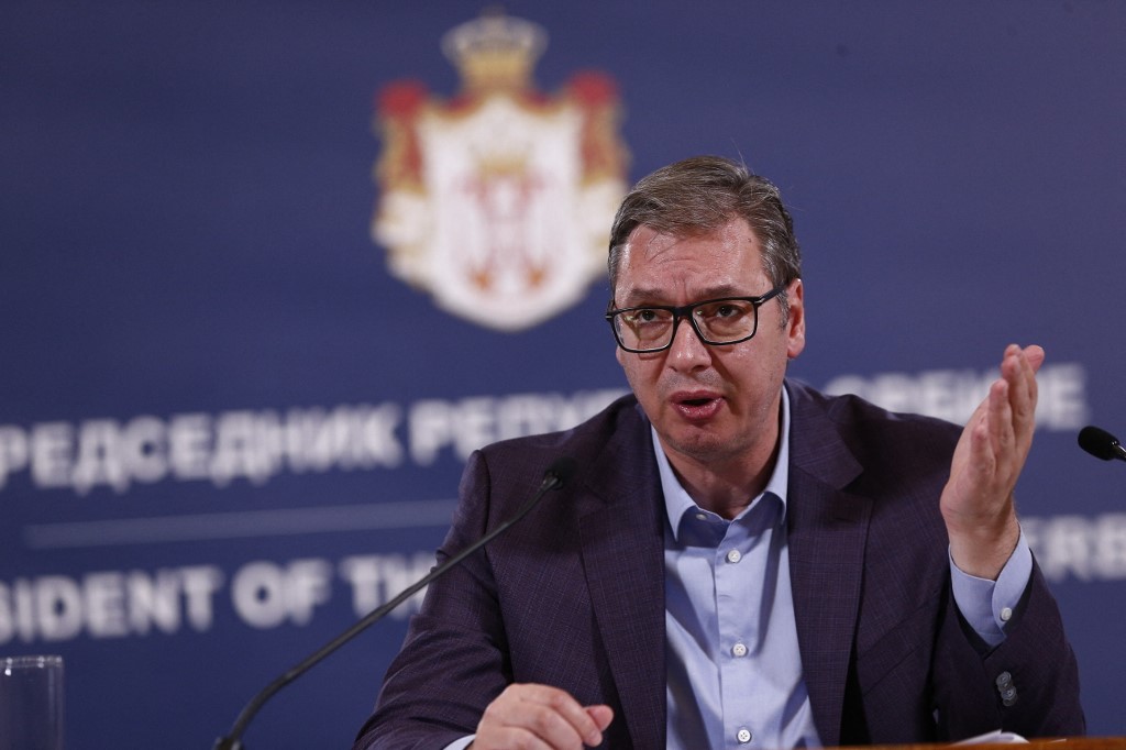Vučić: a KFOR-nak kell biztosítania a békét Észak-Koszovóban
