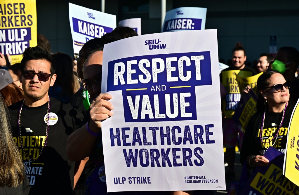 75 ezer egészségügyi dolgozó lépett sztrájkba