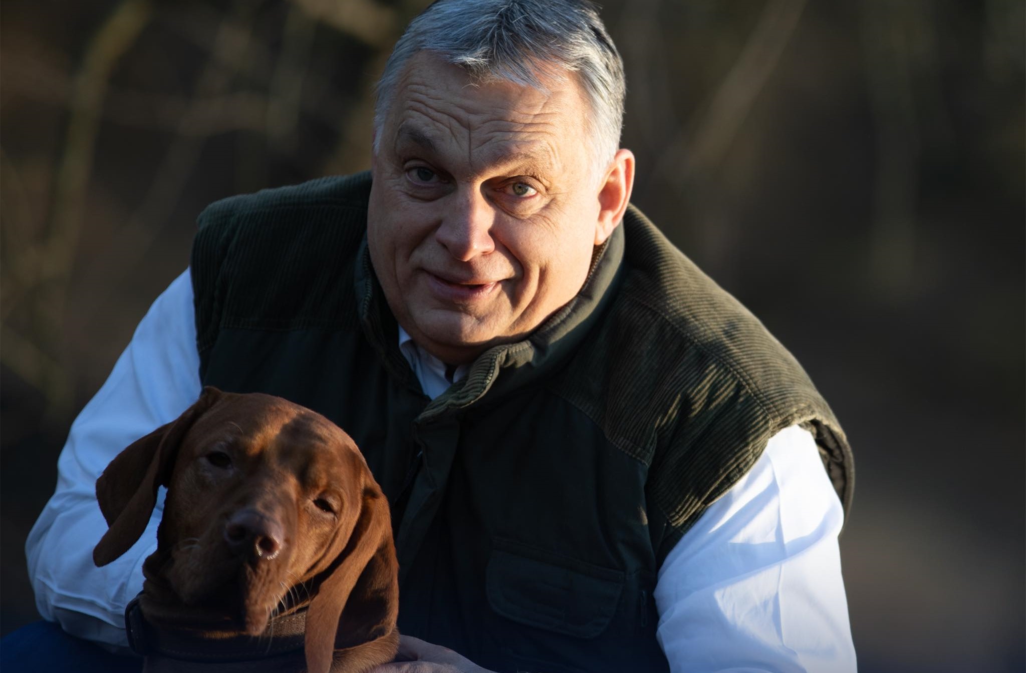 Íme: őt minden nap megsimogatja Orbán Viktor