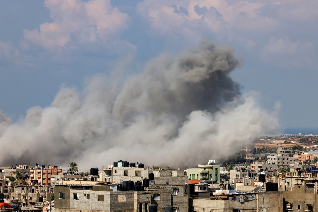 Áttörés: Egyiptom engedélyezi a segélyszállítmányok átjutását a Gázai övezetbe