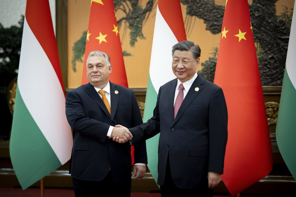 Orbán Viktor Pekingben tárgyal