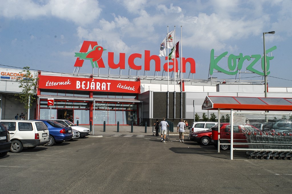 Jellinek Dániel megvette a magyarországi Auchan 47 százalékát 