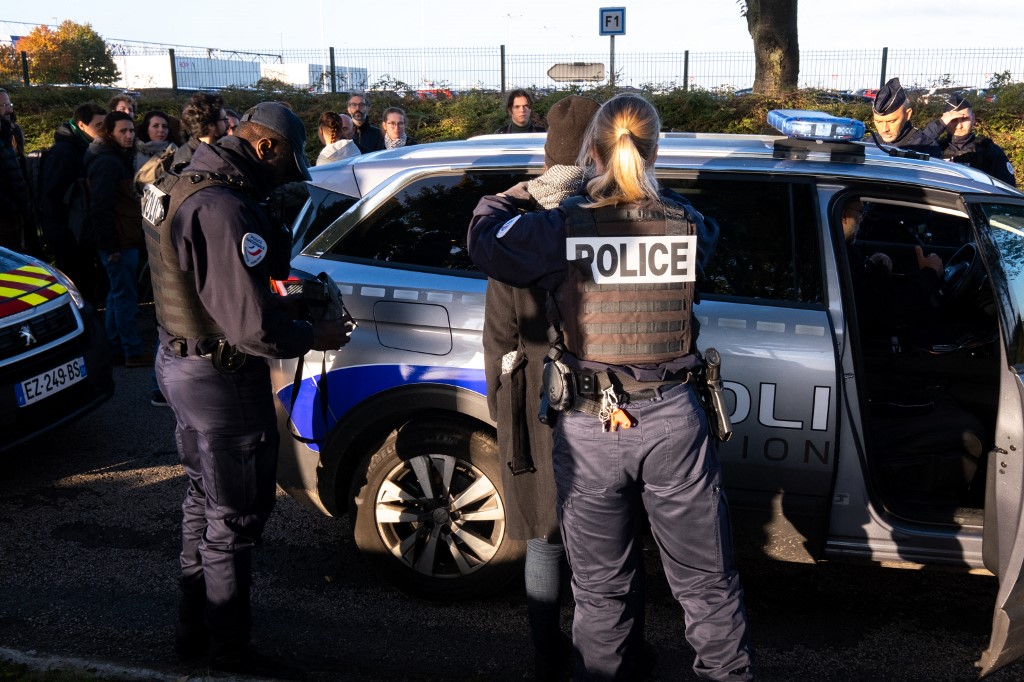 Bombariadó miatt kiürítettek hét repülőteret Franciaországban