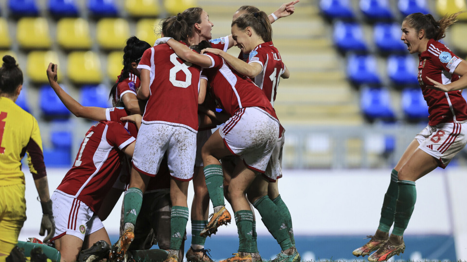 A magyar női fociválogatott döntetlent játszott Belfastban