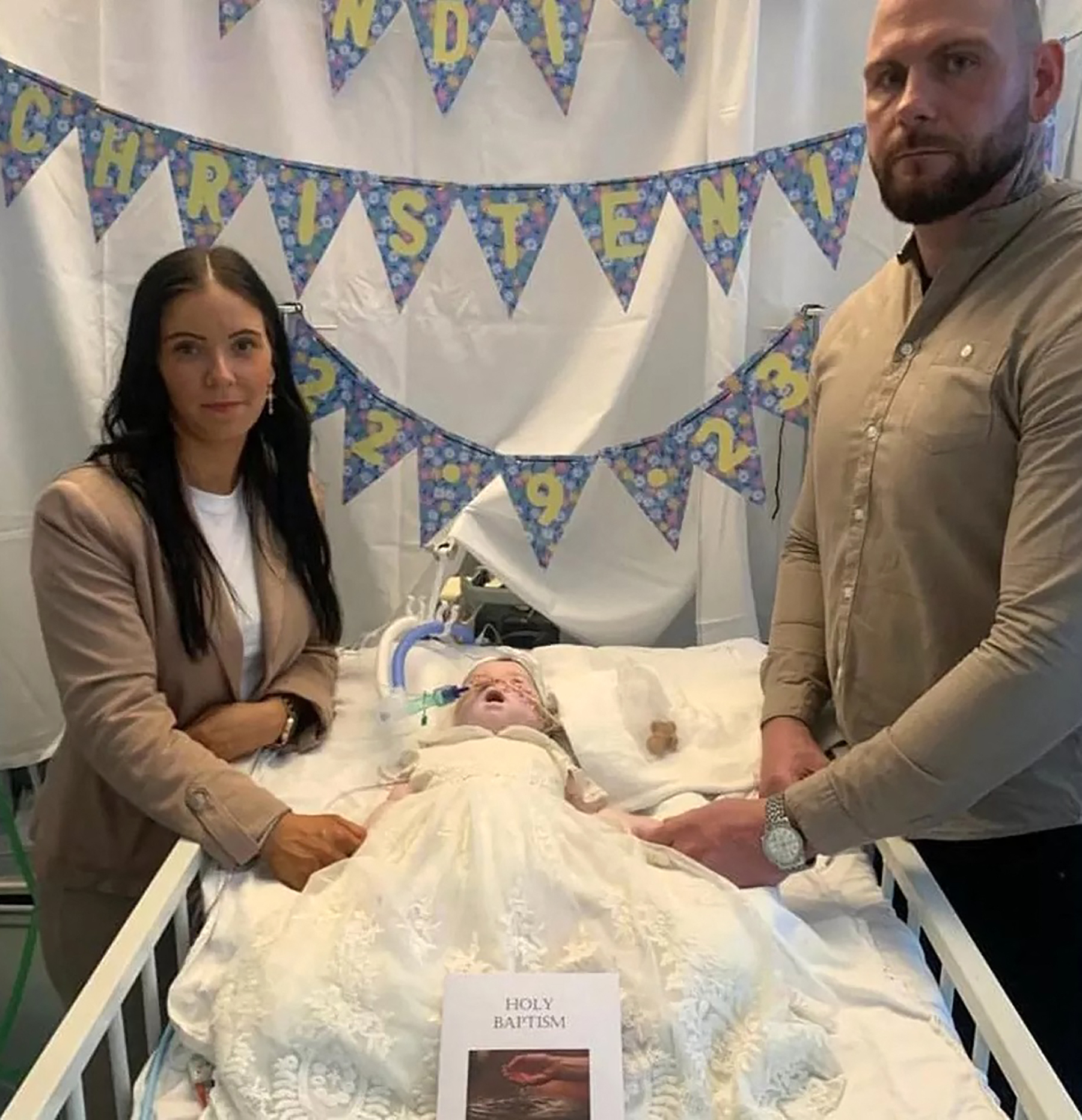 Lekapcsolták a lélegeztetőgépről a nyolc hónapos brit kislányt, akit a Vatikán életben tartott volna