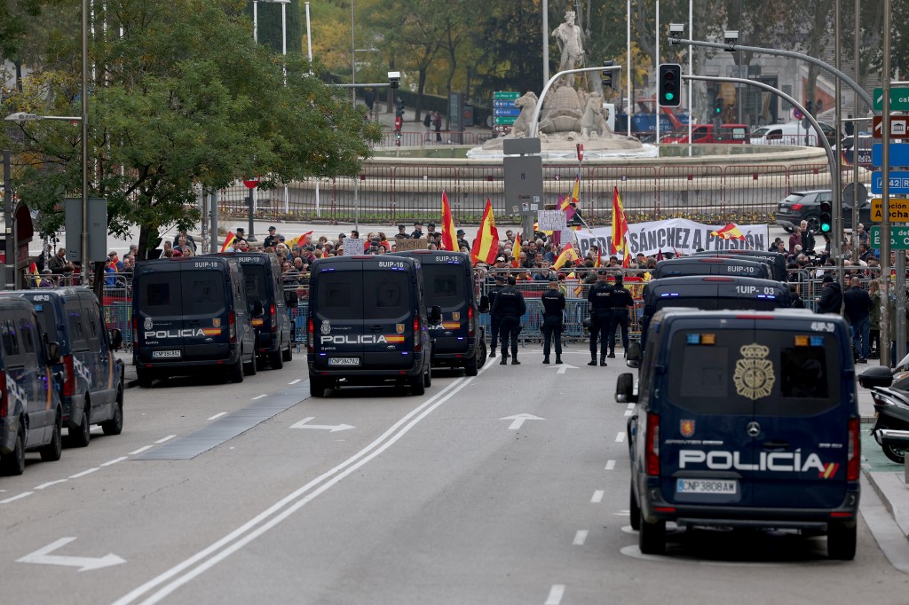 Tiltakozások kísérik a spanyol parlament miniszterelnök-választó ülését