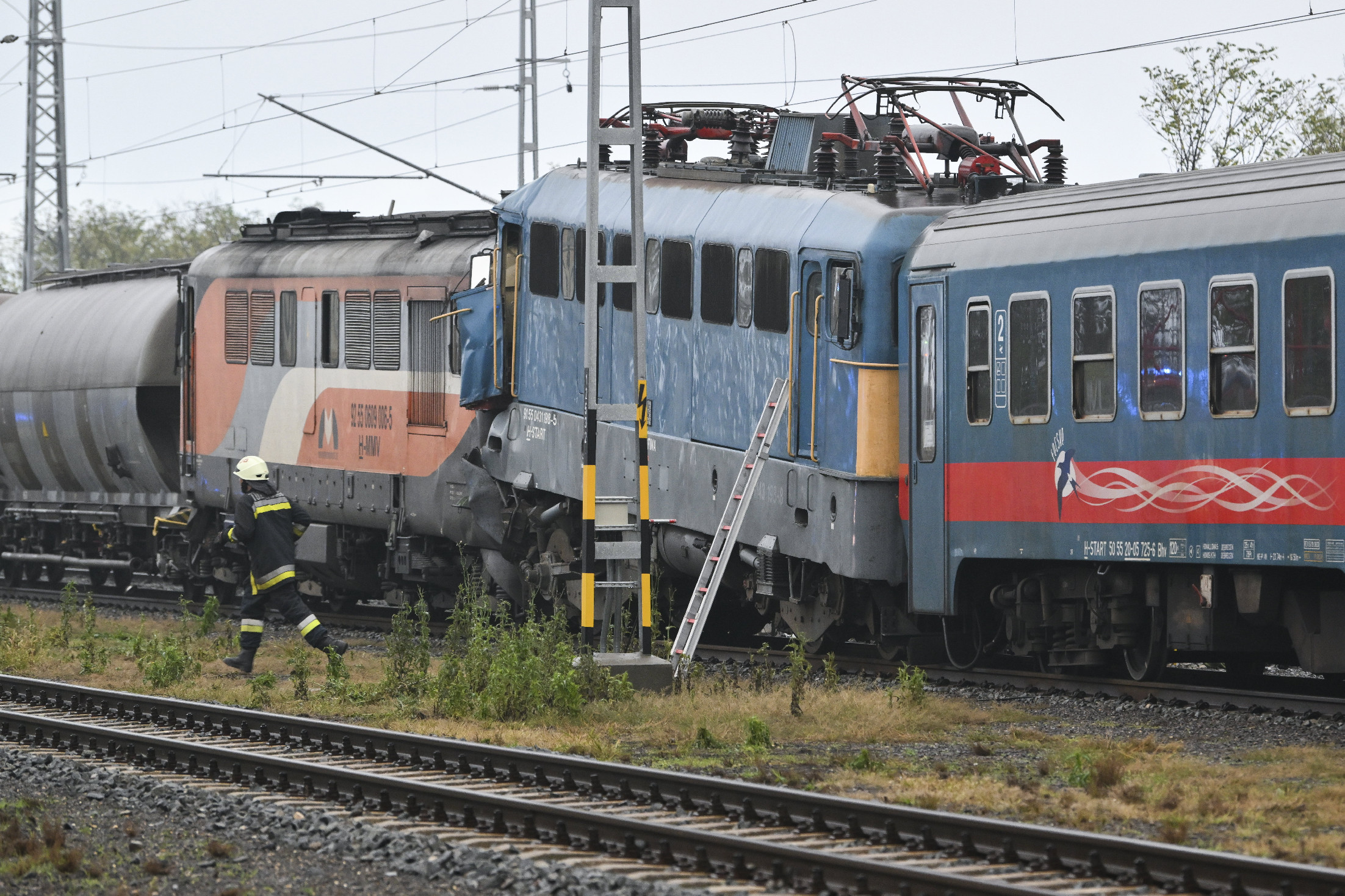Sápi vonatbaleset: egy ember életveszélyes állapotban