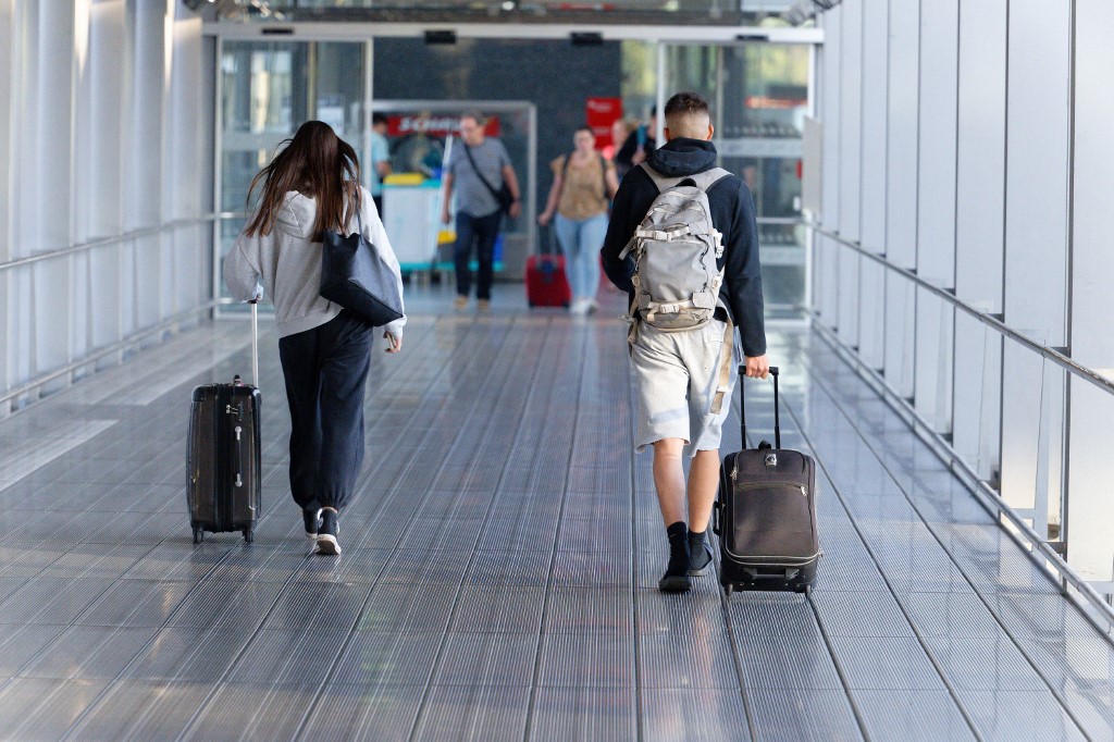 Befellegzett a reptéri bőröndfóliázásnak, ha elfogadják az EP javaslatát