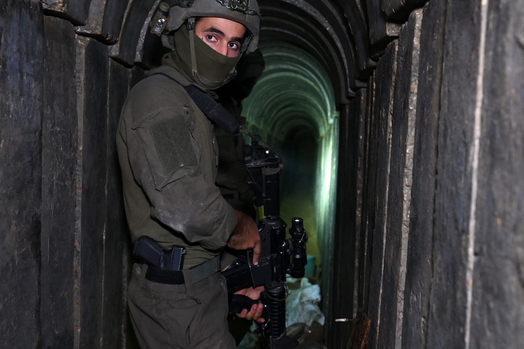 Óriásszivattyúk bevetésével akarják elárasztani a Hamász titkos alagútjait