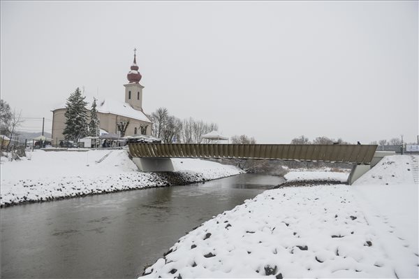 Új hidat adtak át a szlovák-magyar határon