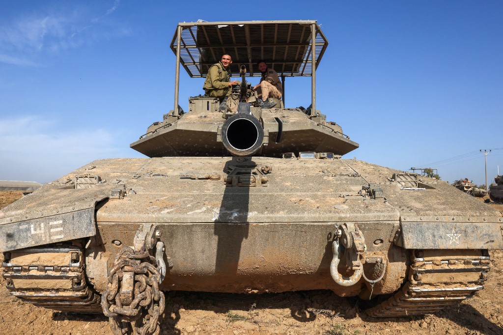 Izraeli harckocsik előrenyomulásáról számoltak be a Gázai övezet déli részén