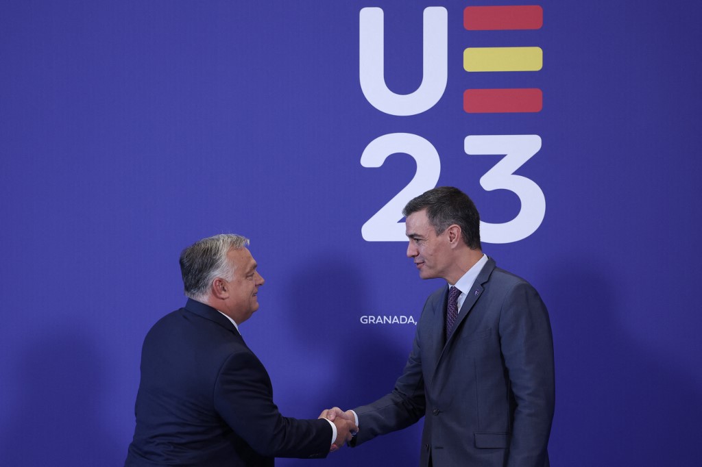 Orbán Ukrajna uniós csatlakozásáról egyeztetett a spanyol kormányfővel