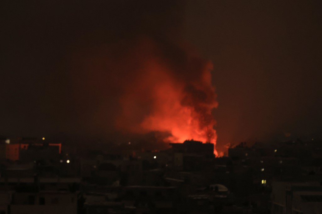 Az izraeli hadsereg lerombolt egy terroristabázist a Gázai övezetben