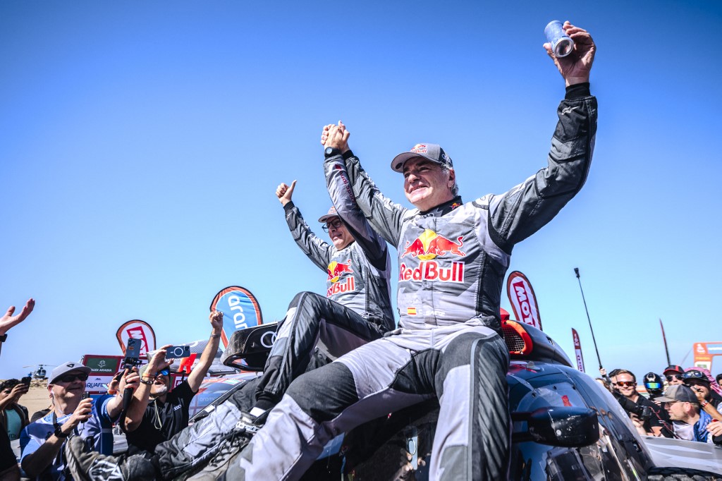 Carlos Sainz negyedszer is megnyerte a Dakart