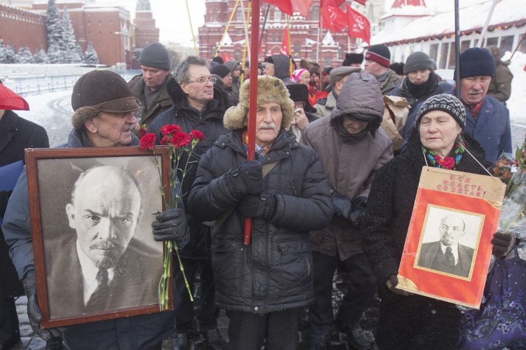 Lenin százéves holttestén áll vagy bukik a háború? 