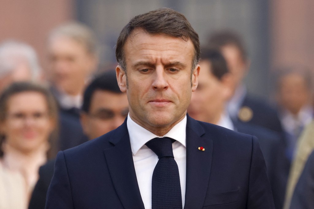 Aláírta a kitoloncolásról szóló  új bevándorlási törvényt Emmanuel Macron