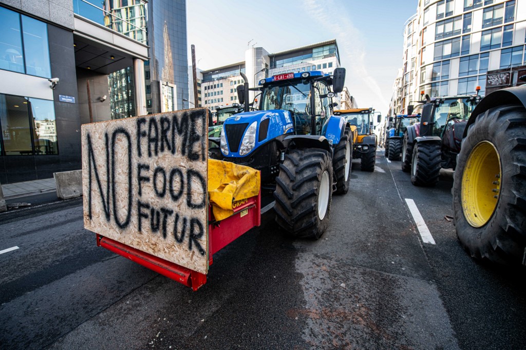Magyarországra is elért a traktoros tiltakozás, blokádra készülnek a gazdák