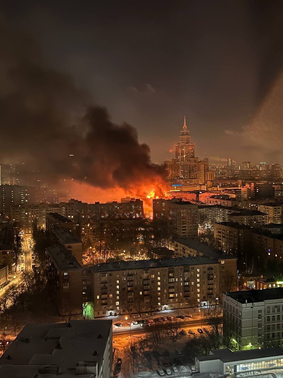 Moszkva lángokban áll