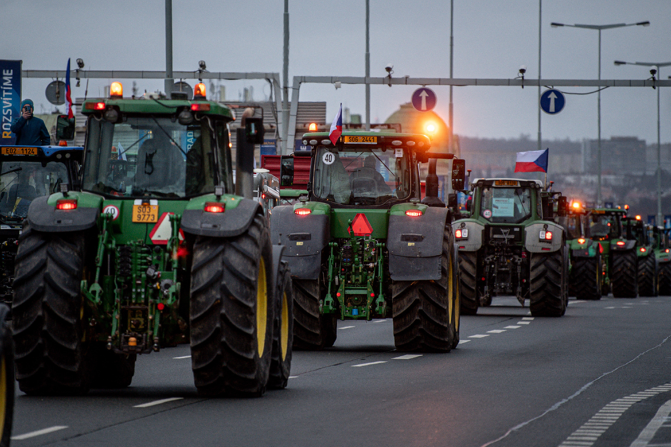 Gazdatüntetés: már Prágában is vonulnak a gazdák