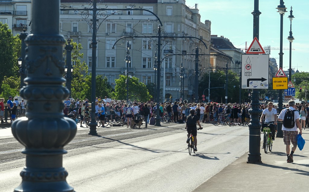 Budapest megbénul – Több kerületre kiterjedő forgalomkorlátozás lesz négy napon keresztül