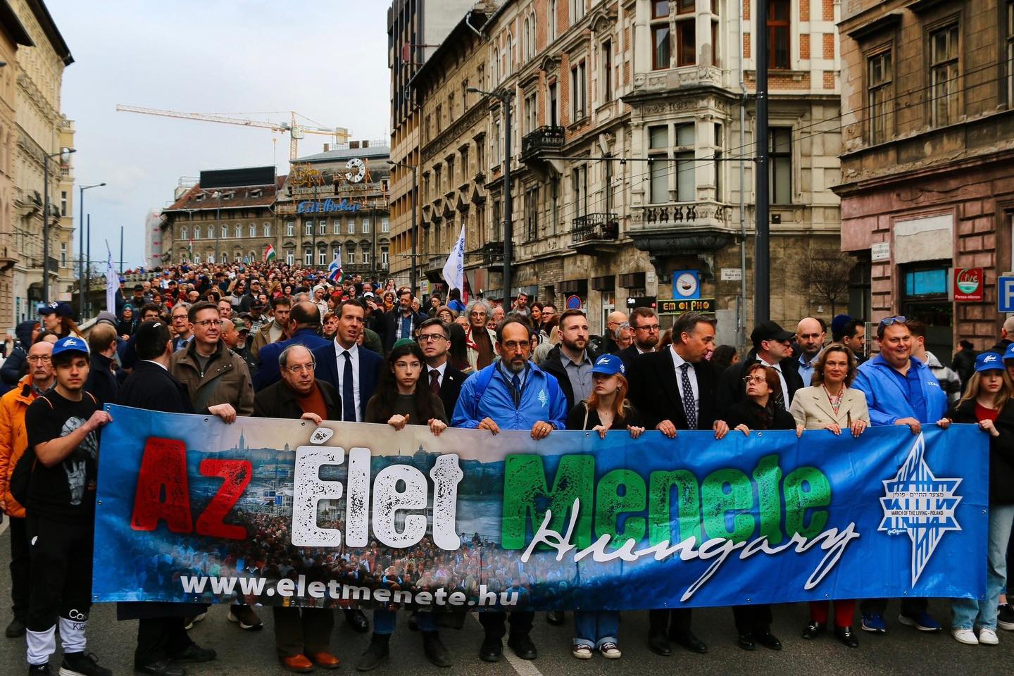 Forgalomkorlátozás lesz vasárnap, az Élet menete idején Budapesten