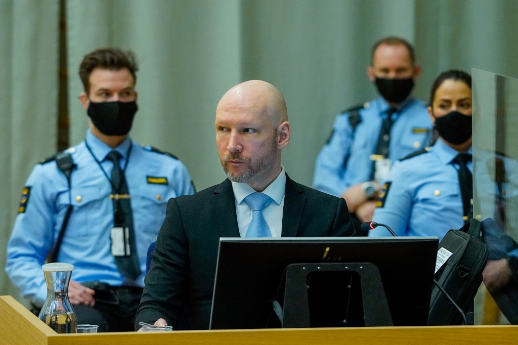Ámor nyila miatt marad börtönben Breivik  