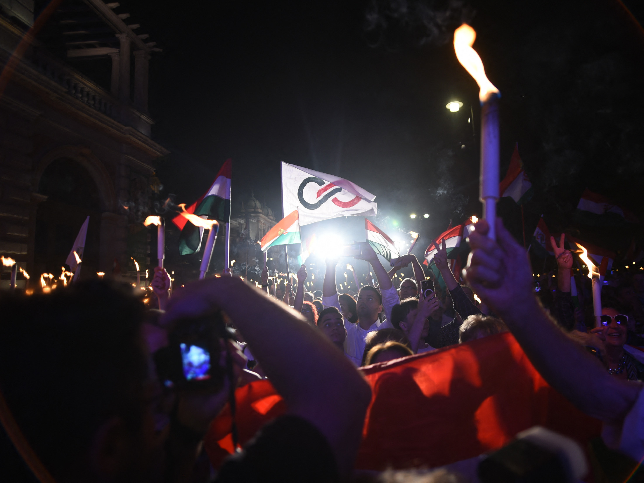 Medián: 50 százalékon a Fidesz, rendkívül masszív Tisza, egy számjegyű baloldal