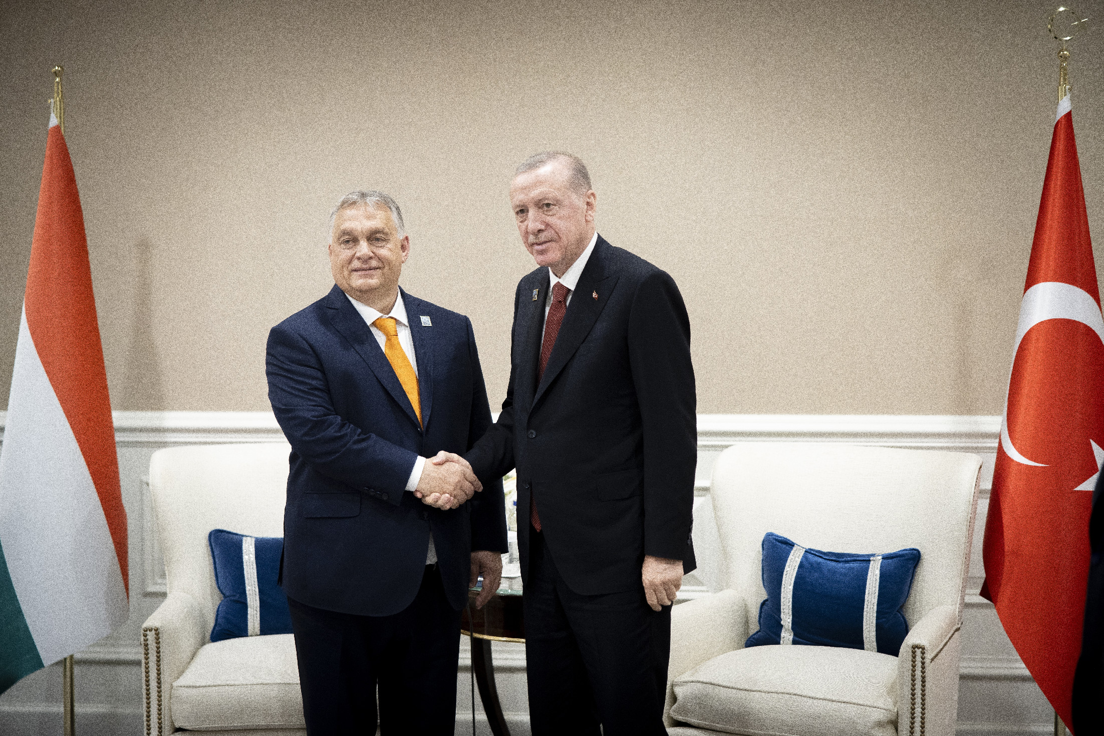 Orbán Viktor a török elnökkel tárgyalt a NATO csúcs előtt