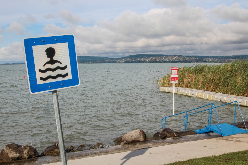 Óriási erőkkel kerestek egy 8 éves gyereket a Balatonnál, mire kiderült, hogy hazament 