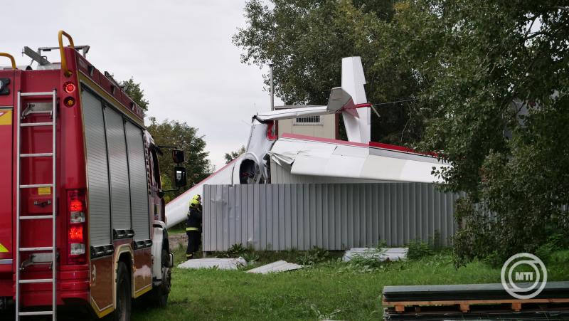 Vitorlázó kisrepülőgép zuhant le Dunakeszin – fotó