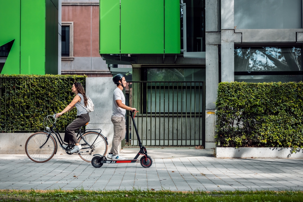 Komoly büntetéssel számolhat az, aki elektromos rollerrel közlekedik, és ezt elfelejti