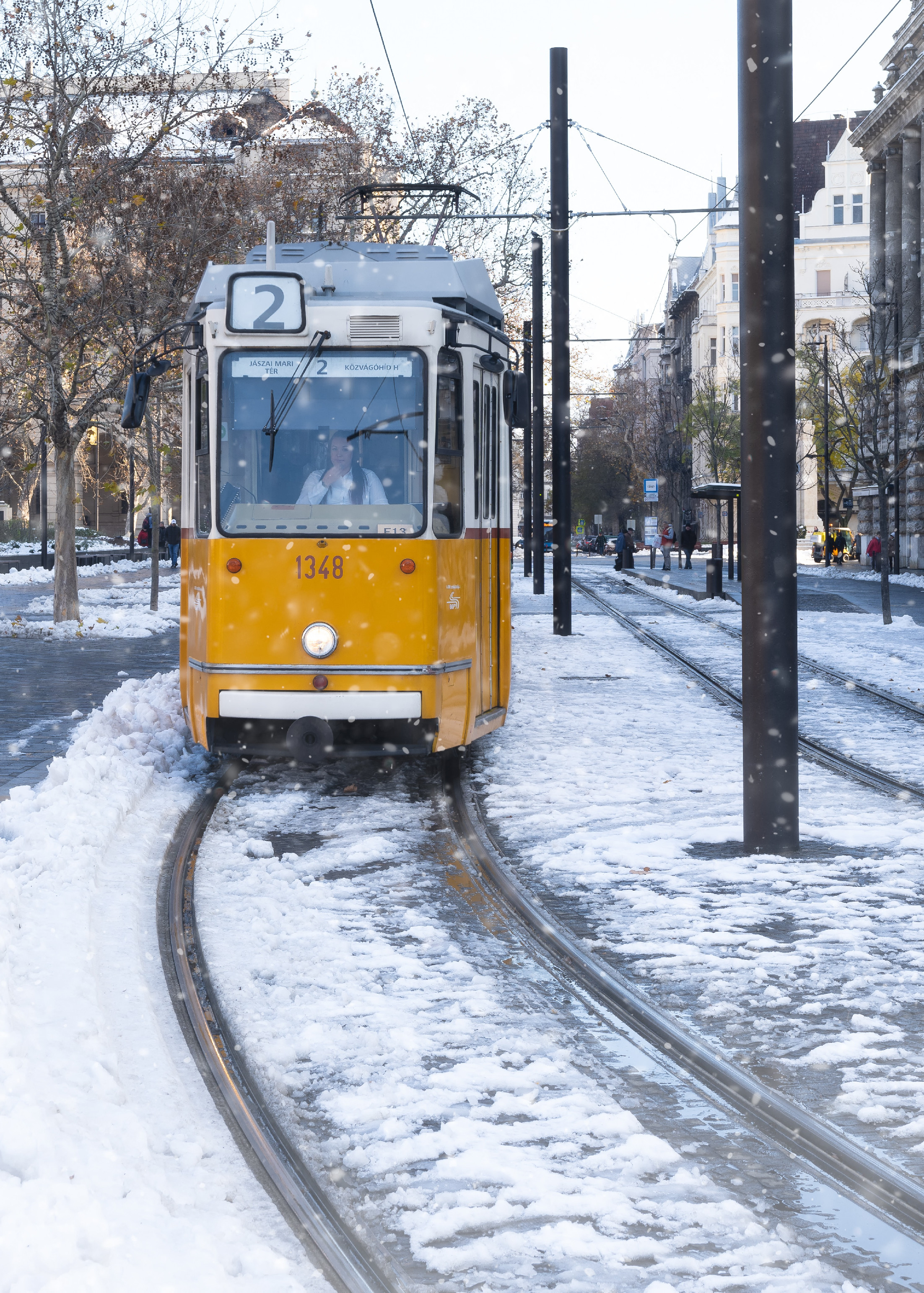 Kiakadtak az utasok: a BKK-t és a MÁV-ot is megakasztotta a havazás