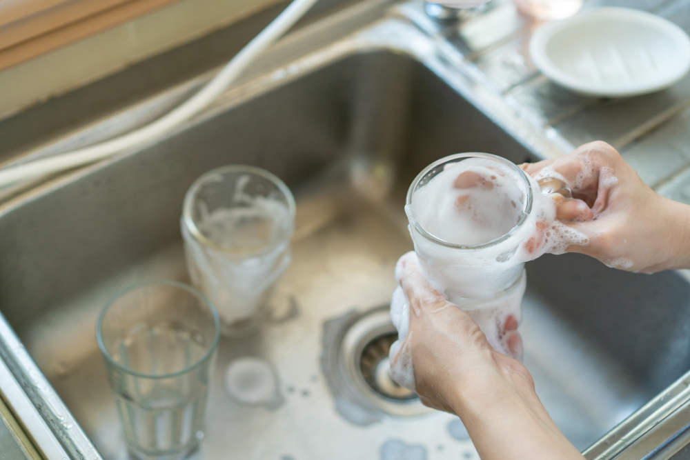 Ezzel a trükkel sokkal fényesebbek lesznek az üvegpoharak 