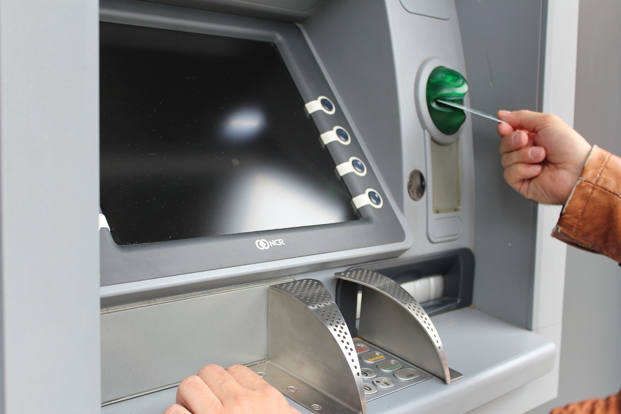 ATM-rendeletet hozott a kormány, ez minden számlatulajdonost érint