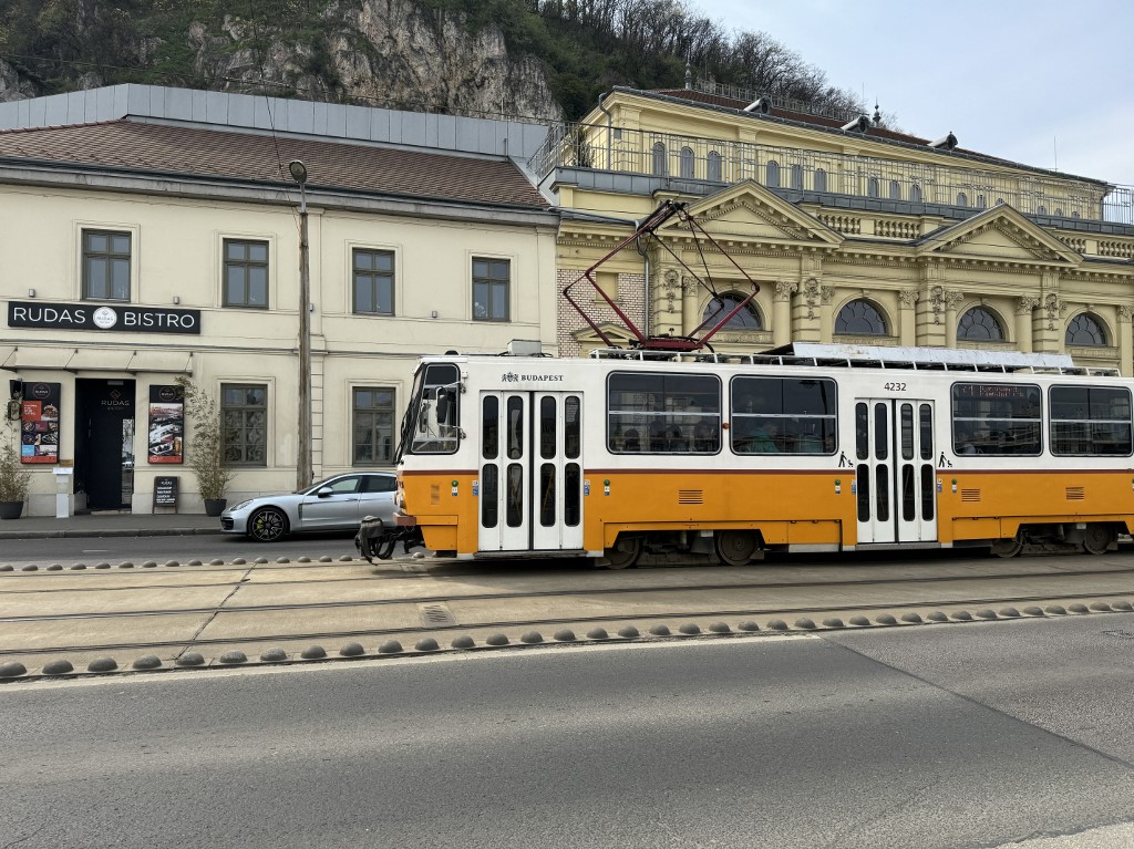 Bonyolódik a közlekedés Budapesten, vasárnap itt lehet lezárásokra számítani