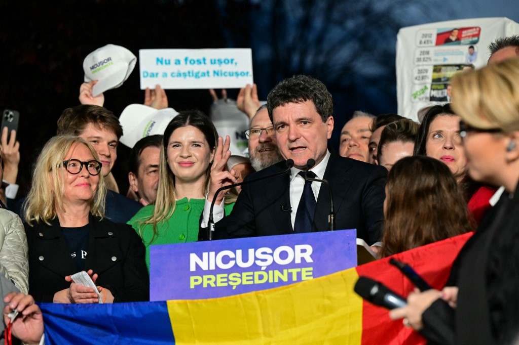 Román elnökválasztás: Nicușor Dan vezet Simionnal szemben 