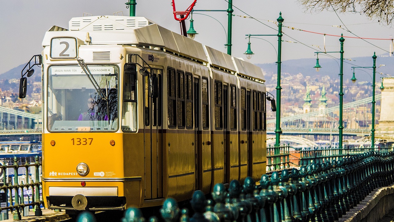 Változik a közlekedés Budapesten, itt számíthat lezárásokra a hétvégén