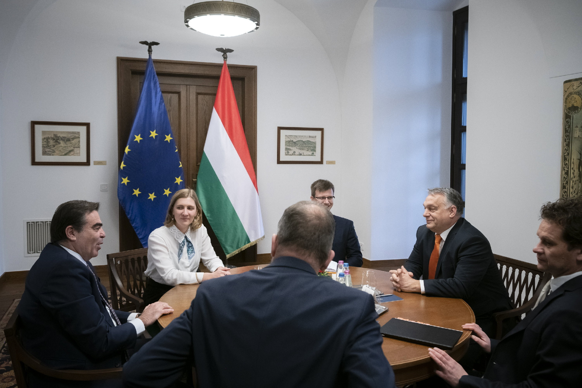 Ígéretet tett Orbán Viktornak az Európai Bizottság alelnöke