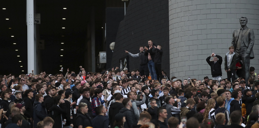 Válságértekezletet kezdeményeztek a klubok a Newcastle tulajdonosváltása után