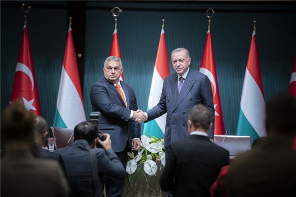 Orbán Viktor pénzt kér Törökországnak ez EU-tól