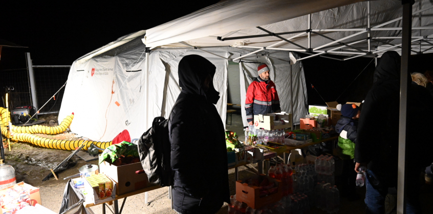 Segítségnyújtó sátrat állított a határnál a Máltai Szeretetszoglálat