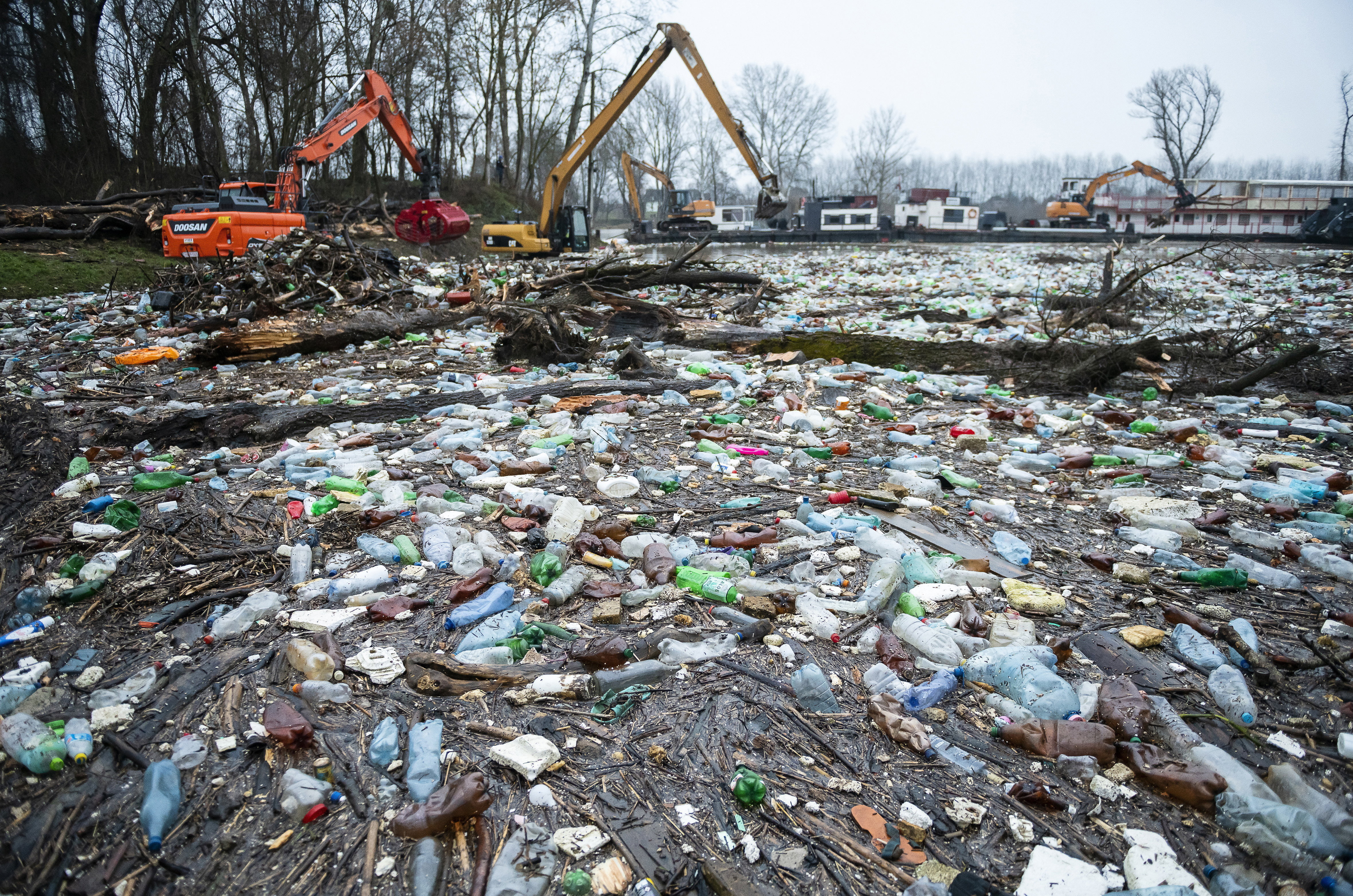 Idén is megpróbálják összegyűjteni a Tiszán felgyülemlett hulladékot