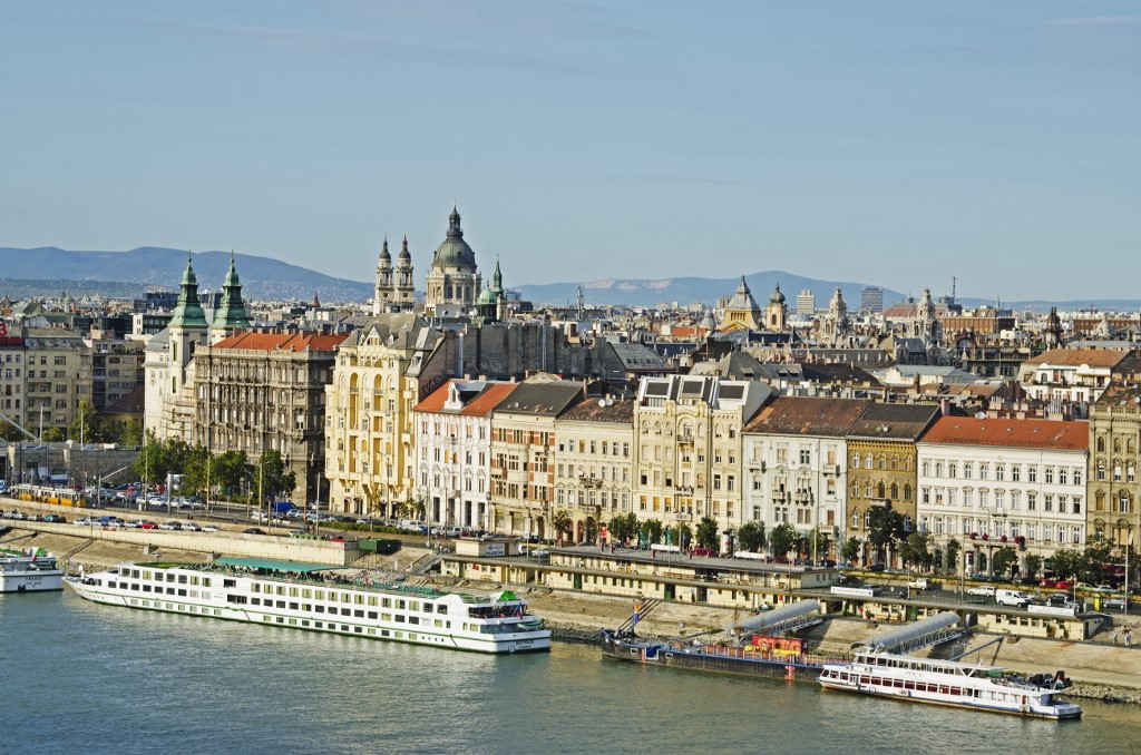 Budapest nemet mondott rájuk, mégis tele van turistahajóval a Duna