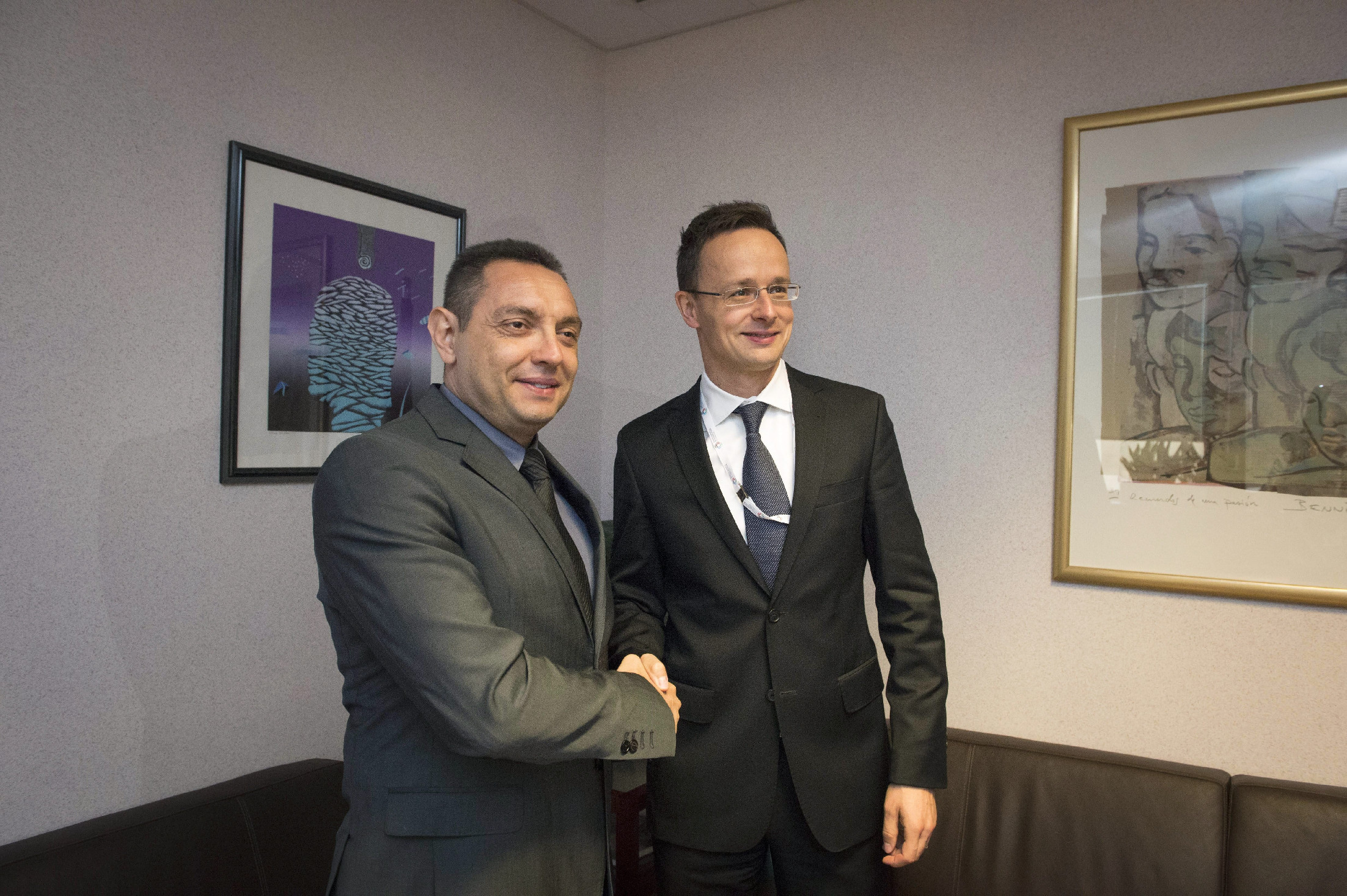 Szijjártó: ideológiával és politikai nyilatkozatokkal nem lehet fűteni a magyar otthonokat